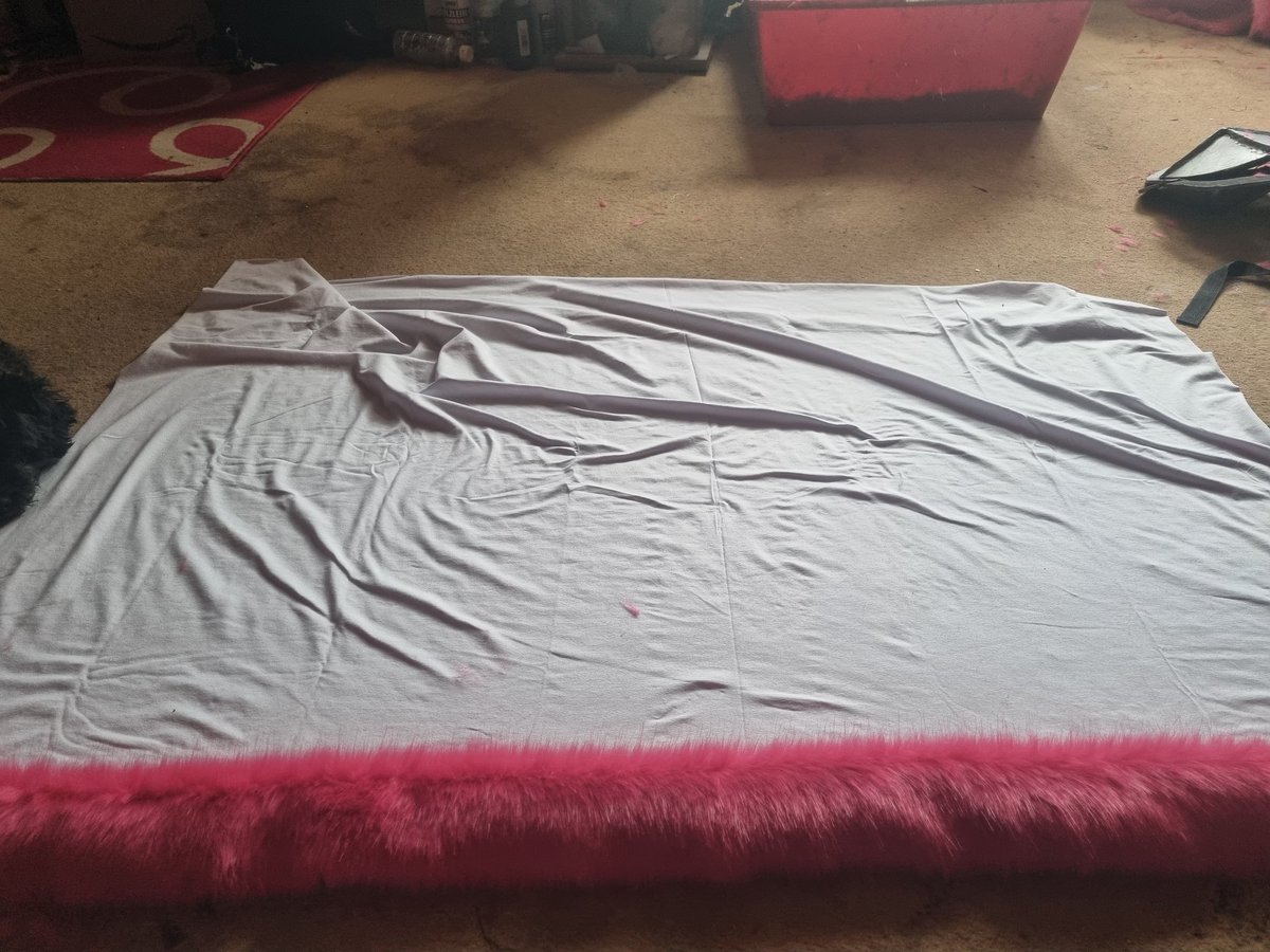 MagicRo11076397's tweet image. Nähen, nähen und noch als nähen und irgendwo ist es schade das ich gestern 6 Stunden Perlen ins Innenfutter genäht habe, aber Perfektionismus zählt 😏
Auch Anna kommt mit Vanitas gut voran

@wcsgermany
#vanitasnocarte #magicrose