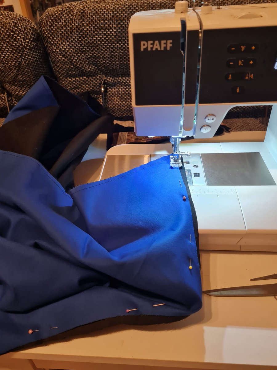 MagicRo11076397's tweet image. Nähen, nähen und noch als nähen und irgendwo ist es schade das ich gestern 6 Stunden Perlen ins Innenfutter genäht habe, aber Perfektionismus zählt 😏
Auch Anna kommt mit Vanitas gut voran

@wcsgermany
#vanitasnocarte #magicrose