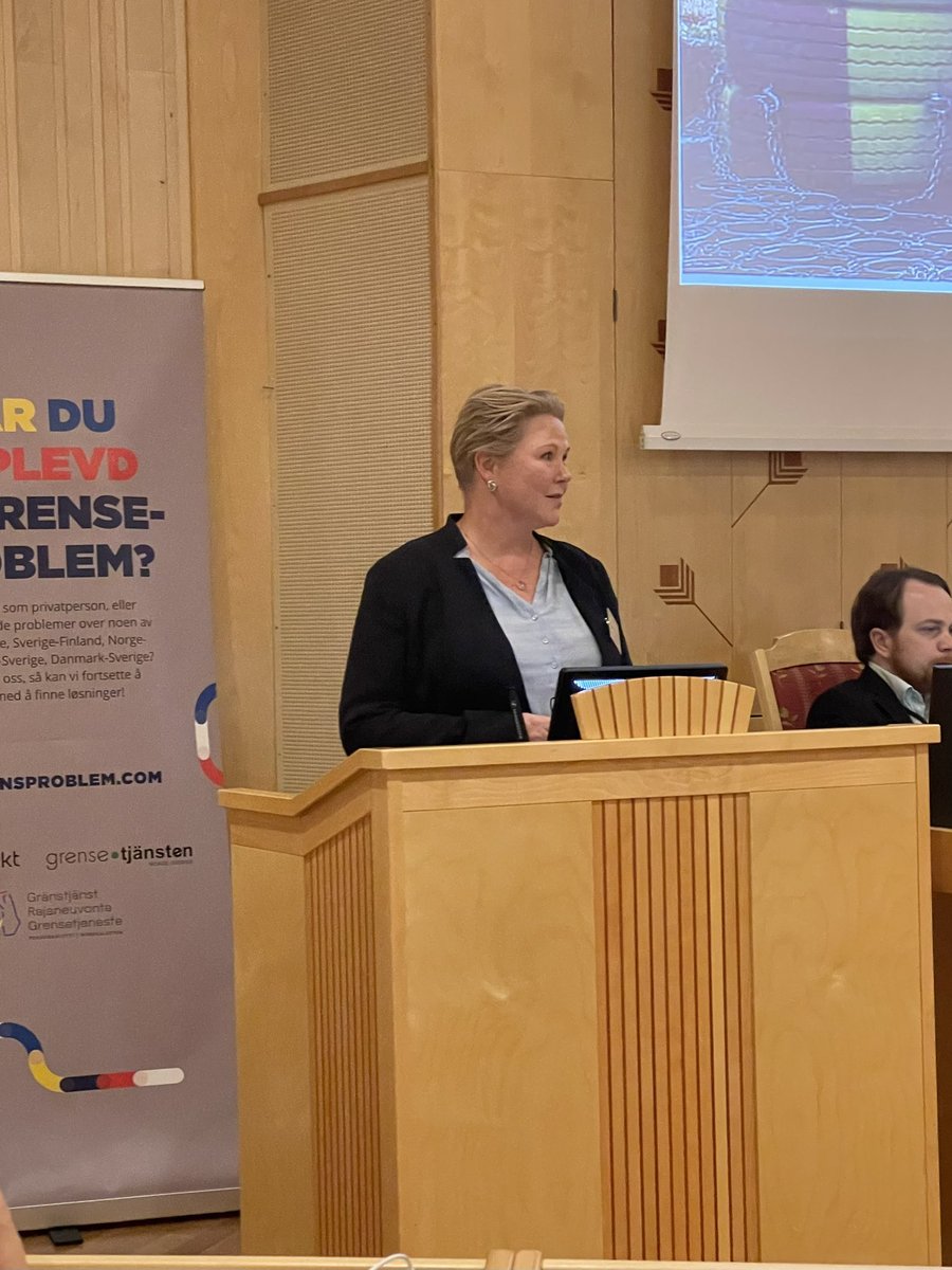 Ministeri <a href="/AnneBeathe_/">Anne Beathe Tvinnereim</a> korosti rajaesteiden poistamisen tärkeyttä ja rajat ylittävää yhteistyötä avatessaan Elävä Pohjoiskalotti -tulevaisuusfoorumin Tromssassa. <a href="/GranstjanstNord/">Rajaneuvonta Gränstjänst Grensetjeneste</a> #lappi #pohjoiskalotti