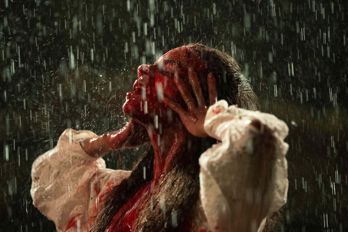 sitgesfestival's tweet photo. 👾 Las proyecciones especiales fuera de competición vienen marcadas por la presencia de monstruos del terror, como los duendes asesinos de UNWELCOME, de #JonWright; el demonio que trata de poseer a la protagonista de LA EXORCISTA, de #AdriánGarcía Bogliano https://t.co/Ox0zbtWTqk