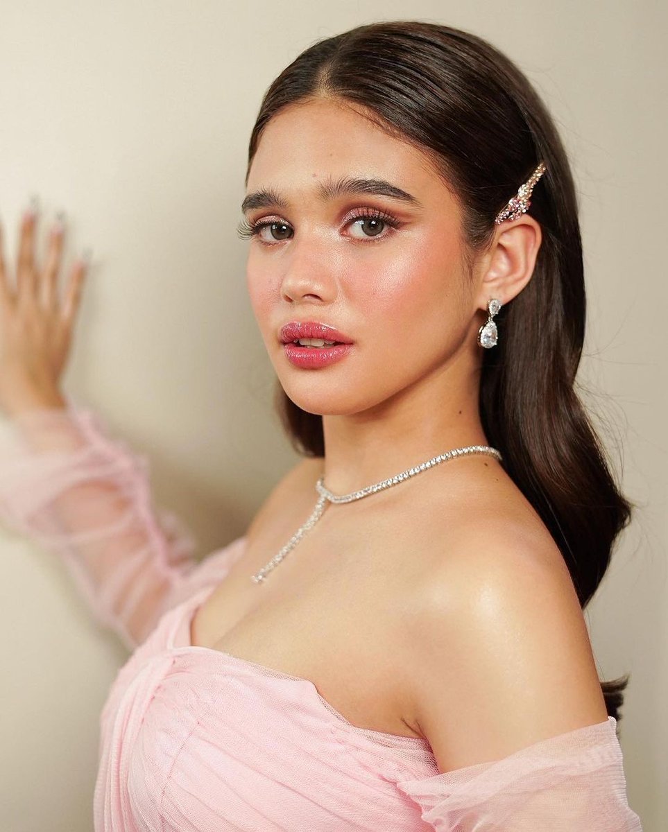 CrizaTaaOFC's tweet photo. Pink is Power 🌸

#CrizaEvolvesAt18
#CrizaTaa https://t.co/r8UerX2k92