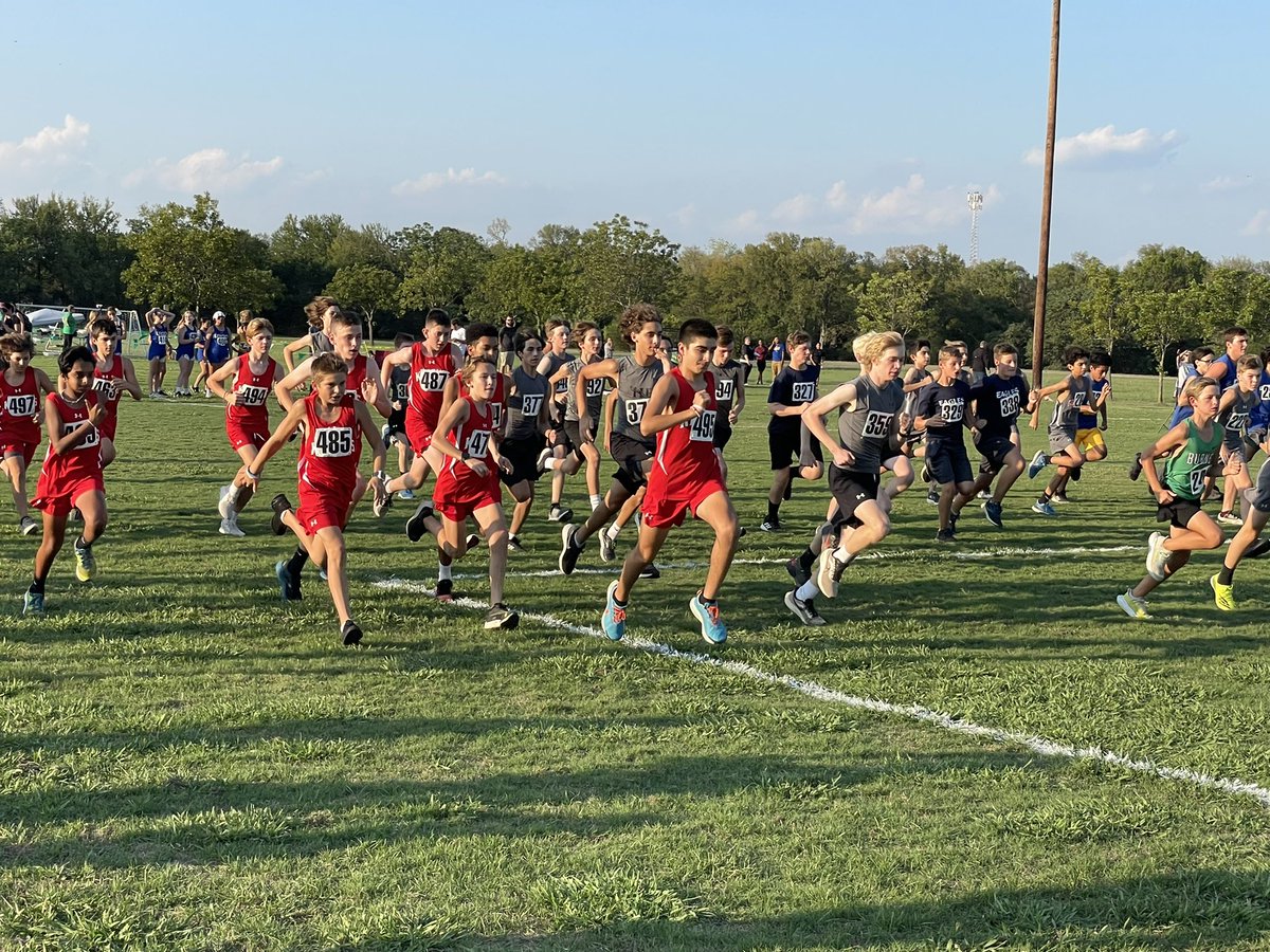 LT_Golden's tweet photo. 8th grade boys running’ round Burnet, TX. @LTMSAthletics @LakeTravisMS https://t.co/NPeYQcdQFv