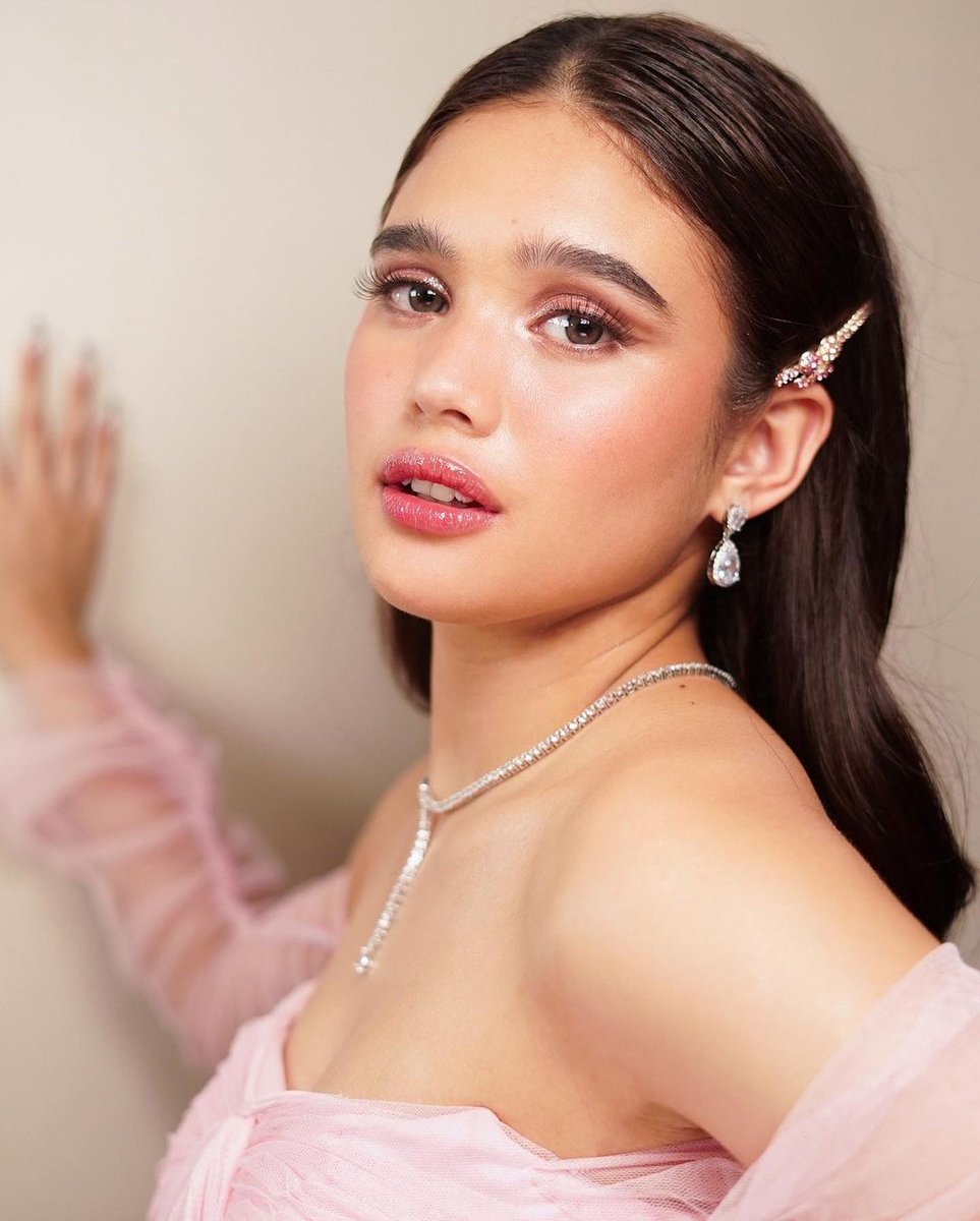 CrizaTaaOFC's tweet photo. Pink is Power 🌸

#CrizaEvolvesAt18
#CrizaTaa https://t.co/r8UerX2k92