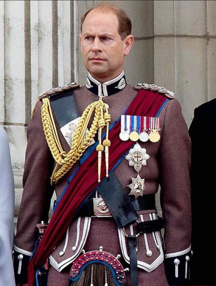 airport:

them: sadly your bag is 1 KG over

me 5 minutes later: