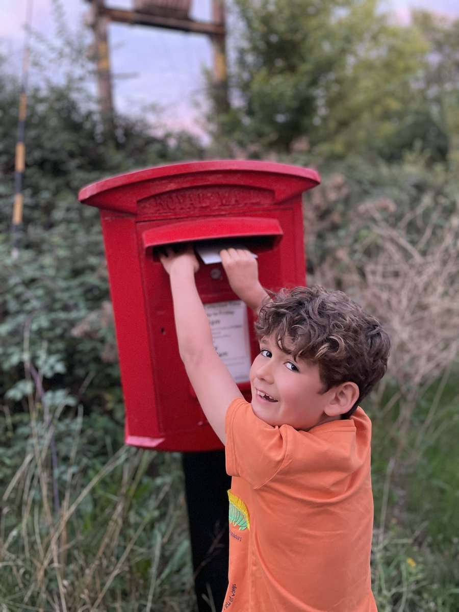 NaturetasticWH's tweet image. It’s on its way… but who knows how long it will take to get there! 🛥 
I’ve just posted my first letter to Savannah on #TristandaCunha 🐧 asking if we can be pen pals! 
We waved at each other across the South Atlantic earlier in the year! #AtlanticGuardians 
@KellyGrTDC