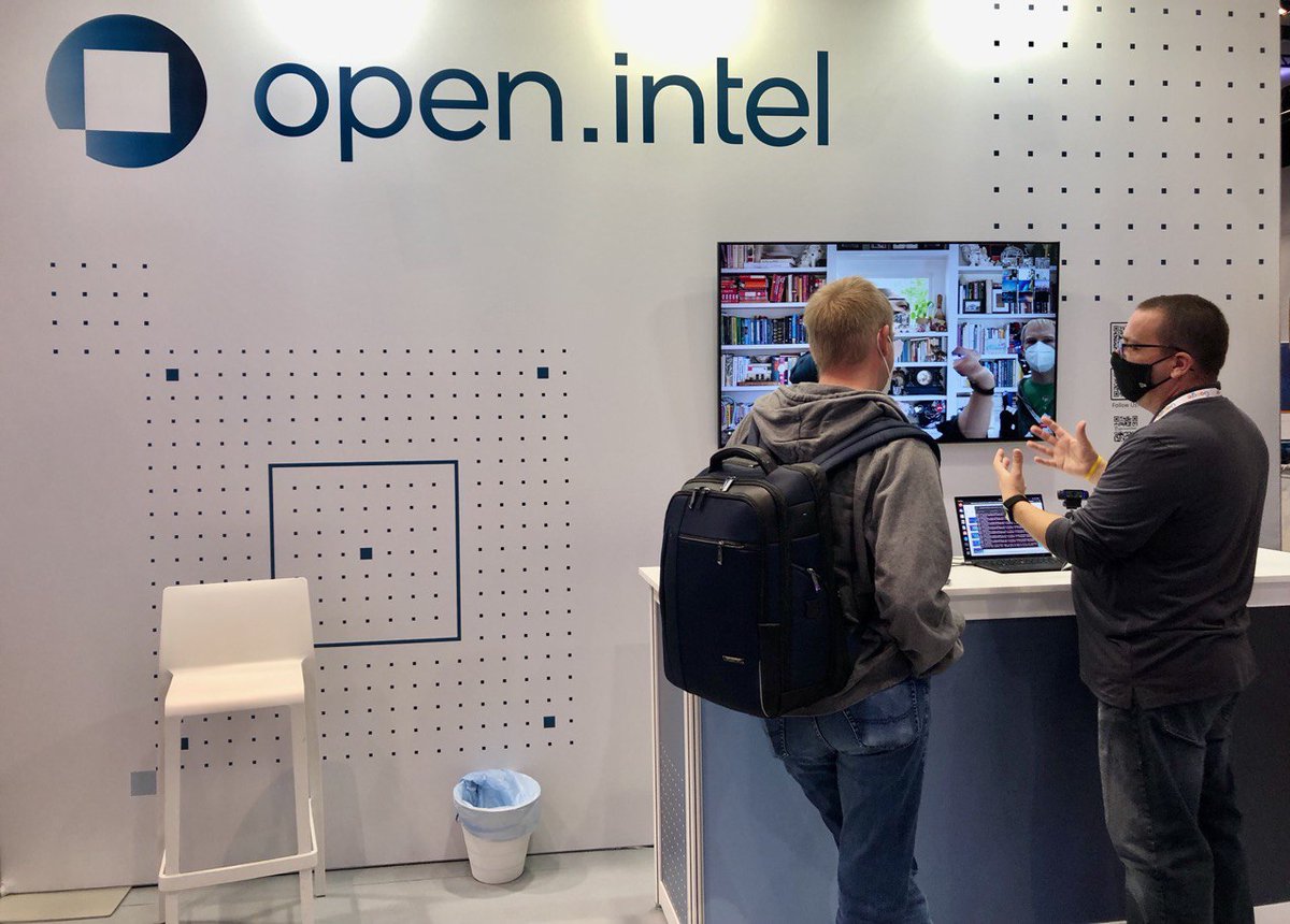 Paul Cooper demos super fast, super smart web-based collaboration for your ML app needs. But wait, there’s more: check out all the demos we brought to the #ossummit intel.ly/3BeSQj8