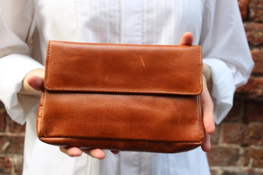 odilynchdesign's tweet photo. For the days you’re travelling light, these clutch bags are perfect! Made of genuine high quality leather &amp; available in lots of colours! https://t.co/g6sfAJeB3J

#OnlineCraft #leather #shopsmall #camdenmarket #CraftBizParty https://t.co/frhxpyN9eB