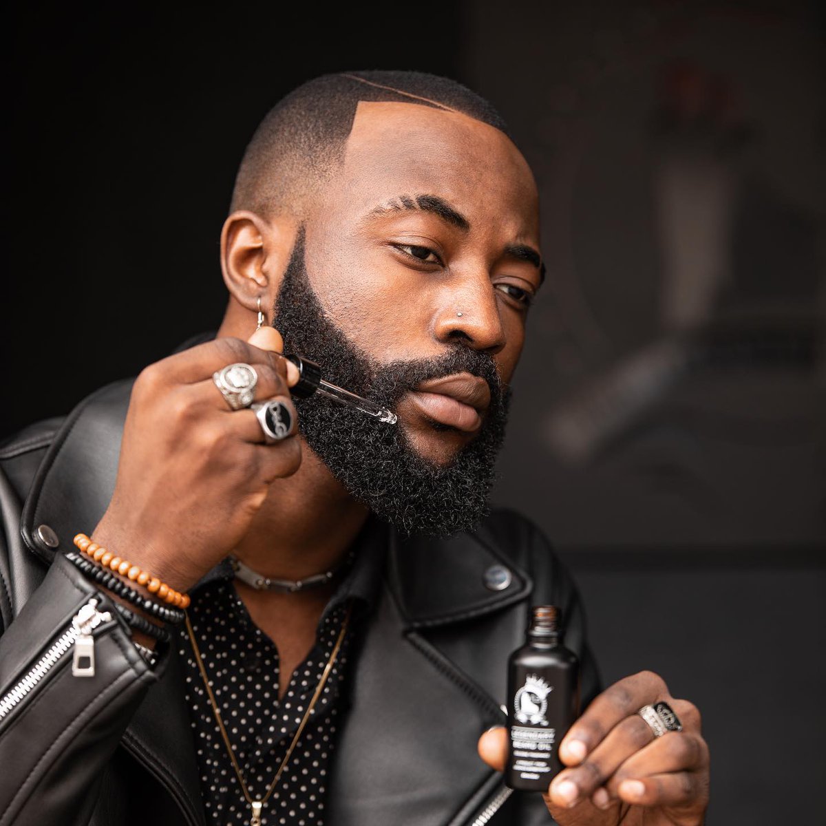 mallofthesouth's tweet photo. Start your beard journey today.

Legendary Beard Oil now available at our legends barber store.

#mallofthesouth #pureshoppingpleasure #besafe #strongertogether #legendsbarberstore #getashave #mensbarber #visitthebarber https://t.co/cFXxct2Nbv