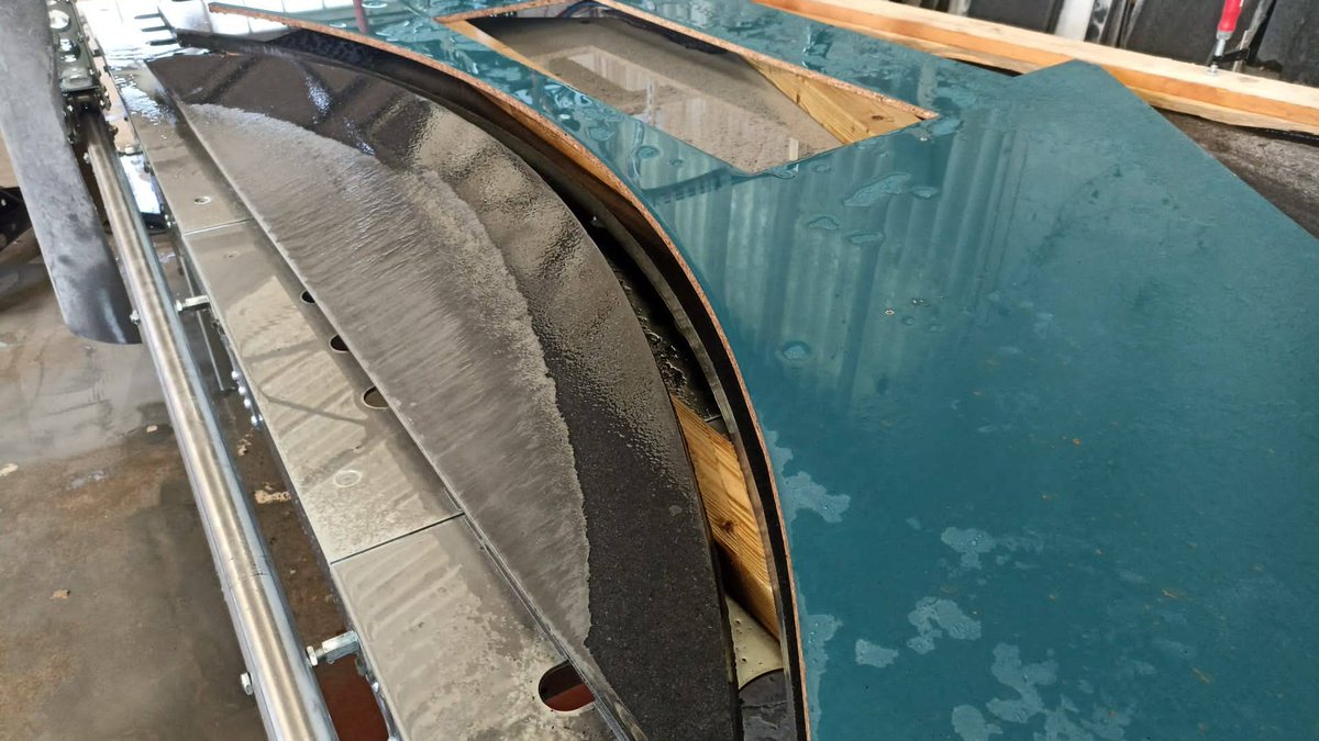 Achilli_srl's tweet photo. Curved kitchen tops made with TOP multipurpose machine! https://t.co/3kwClSXAir https://t.co/wealSex6yp