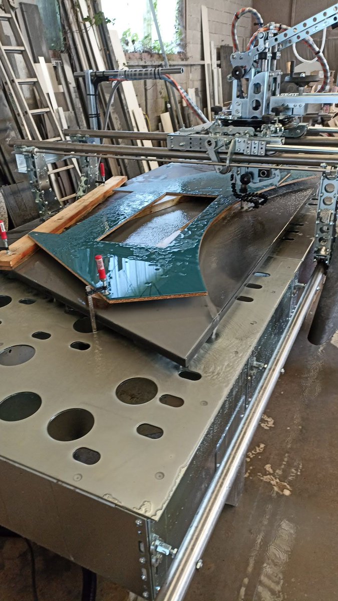Achilli_srl's tweet photo. Curved kitchen tops made with TOP multipurpose machine! https://t.co/3kwClSXAir https://t.co/wealSex6yp