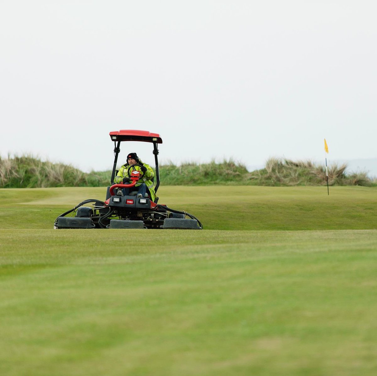 BurnhamBerrow's tweet photo. Celebrating all the wonderful work our greenkeeping team achieves day-in-day-out on what is International Thank a Greenkeeper Day today.🙏✨

#internationalthankagreenkeeperday #thankagreenkeeper #greenkeeping #greenkeeper #greenkeeperlife #golfcoursemaintenance #turfmanagement https://t.co/UgcXiIo9kw
