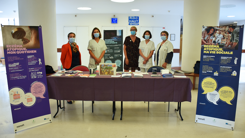 CHUnantes's tweet photo. [#AdDay] C'est la journée mondiale de l'eczéma atopique. Venez rencontrer les équipes de dermato pour mieux connaître cette maladie chronique.
Stand ouvert jusqu'à 17h dans le hall du rdc haut de l'Hôtel-Dieu.
🔎 Plus d'infos sur le programme EduDerm : https://t.co/Y8P6BDQcPZ https://t.co/LwYbHGjDGp