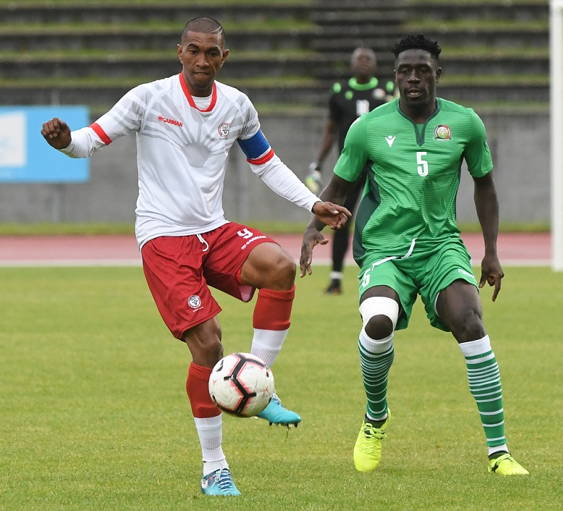 13heuresfoot (@13heuresfoot) on Twitter photo 🕐L'article du jour !
🚨La nouvelle vie de Faneva Andriatsima
🎙 L'ex-attaquant et capitaine de Madagascar a endossé le costume d'entraîneur avec les U18 du <a href="/ClermontFoot/">Clermont Foot 63</a> !
🖊 <a href="/JulienLeduc37/">Leduc</a>
📲 bit.ly/3qHGniQ
😉#LaPassionNaPasDeDivision
📸 Ph Le Brech et DR
<a href="/fanevaima/">ANDRIATSIMA faneva</a> 🕐L'article du jour !
🚨La nouvelle vie de Faneva Andriatsima
🎙 L'ex-attaquant et capitaine de Madagascar a endossé le costume d'entraîneur avec les U18 du <a href="/ClermontFoot/">Clermont Foot 63</a> !
🖊 <a href="/JulienLeduc37/">Leduc</a>
📲 bit.ly/3qHGniQ
😉#LaPassionNaPasDeDivision
📸 Ph Le Brech et DR
<a href="/fanevaima/">ANDRIATSIMA faneva</a>