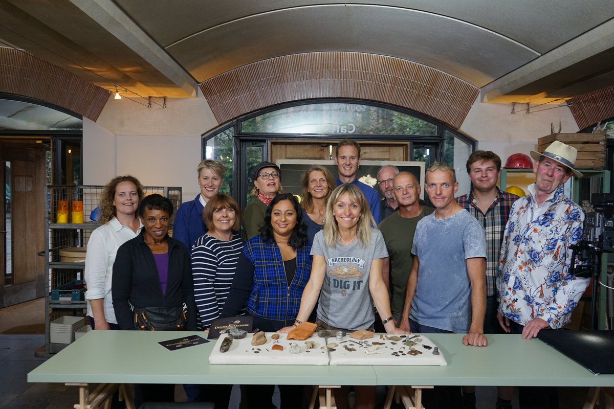 dfttc5's tweet photo. This Friday's episode will be something with a twist as we are joined by a group of passionate mudlarkers in London!🏙️ We hope to see you there - 9pm, C5📺 #DFTTC5 #mudlarking #mudlarkers #London @Raksha_Digs @mrdanwalker @michaelastracha @channel5_tv https://t.co/FywLXPLmaK