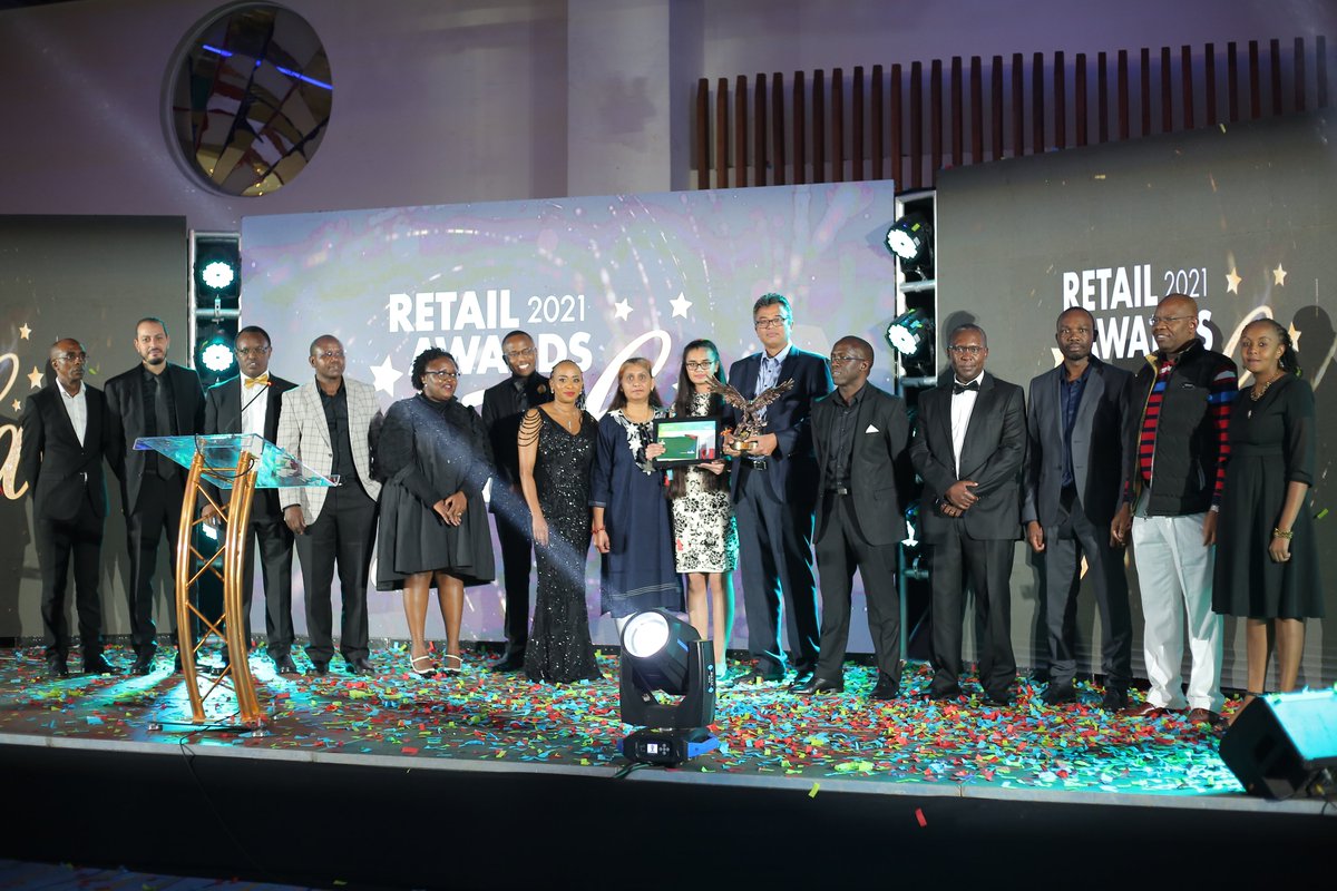 vivoenergykenya's tweet photo. @PaulBiego @AngelaMunyua @lynnwanjiruk @H3Thomas @mboyar4 @JoanneN1 @BernardNdong Drum rolls to Helly Patel of Shell Athi River for emerging as the Country Retailer of the Year 2021.He was feted by our Managing Director, Peter Murungi. He also won a trip for two to Cape town and other prizes. #PeopleMakeTheDifferenceReal https://t.co/kUixJtFc10