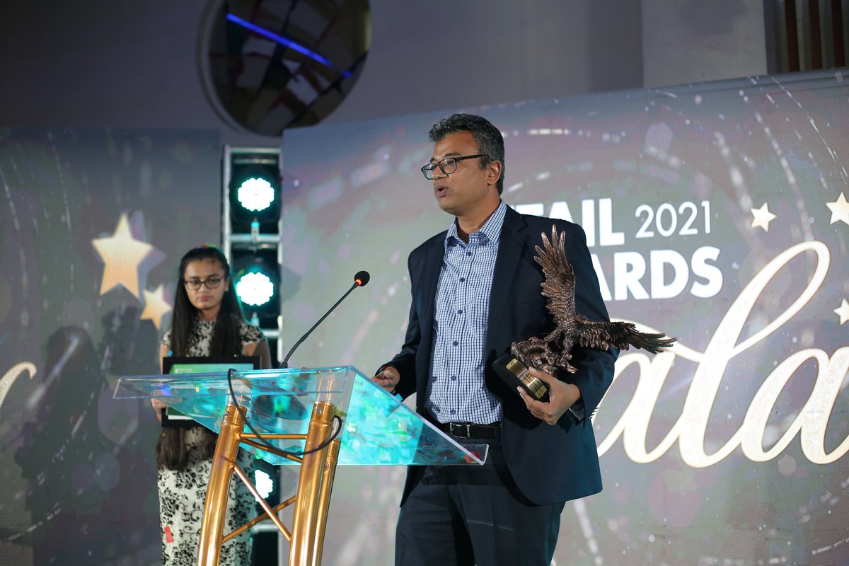 vivoenergykenya's tweet photo. @PaulBiego @AngelaMunyua @lynnwanjiruk @H3Thomas @mboyar4 @JoanneN1 @BernardNdong Drum rolls to Helly Patel of Shell Athi River for emerging as the Country Retailer of the Year 2021.He was feted by our Managing Director, Peter Murungi. He also won a trip for two to Cape town and other prizes. #PeopleMakeTheDifferenceReal https://t.co/kUixJtFc10