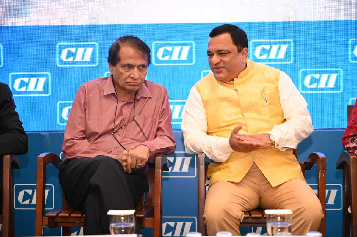 MauvinGodinho's tweet photo. Addressed the 8th Edition of the @FollowCII Goa Conference on #Logistics at #CidadeDeGoa, #DonaPaula, along with #GuestOfHonour Former Minister of #Industries, #Trade & #Commerce of India Shri. @sureshpprabhu. (1/3) https://t.co/vL2ytGPTVH