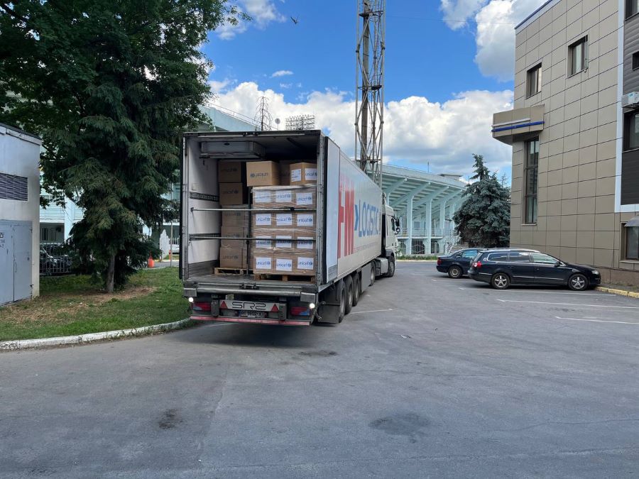 UNICEF_UA's tweet image. In September, @UNICEF has shipped 320 metric tons of humanitarian aid to Poltava, central #Ukraine, to support the growing number of internally displaced persons (IDPs) with education, health and water and sanitation supplies.