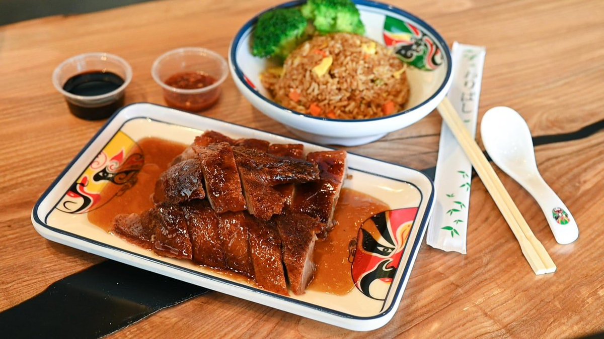 Agathabmce's tweet photo. The Chinese food shared by my best friend: Roast duck, it looks like my mouth is watering  😋 https://t.co/8XRlHs3KDA