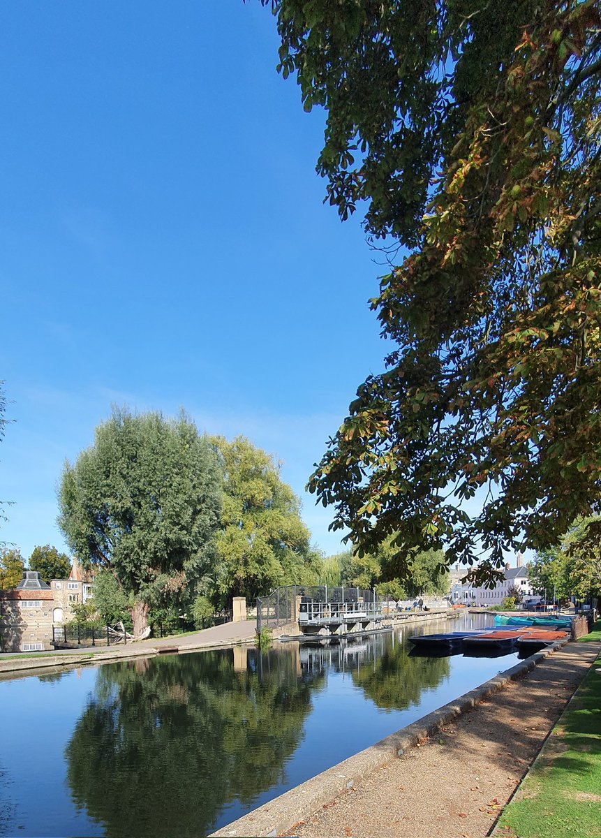FredLamaty's tweet photo. The @Faraday_D on #mechanochemistry is coming to an end in sunny Cambridge #FDMechano This was a rich and a very broad minded meeting 👍 Thanks to the organizers and @RoySocChem staff 👏 Waiting for the next meeting https://t.co/JcbnpG4ck9