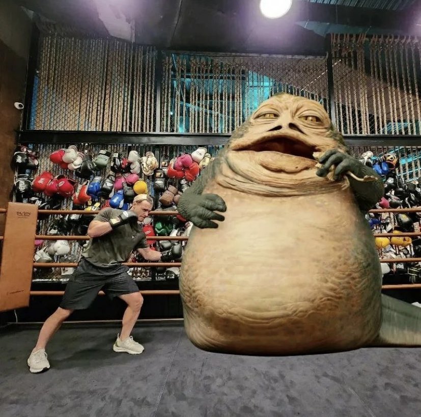 nonnamatta1's tweet photo. #KeremBürsin è un tipo accomodante, non fa discriminazioni, offre una possibilità a tutti. 🤣🤣🤣🤣🤣
 #Jabbathehutt 
#brkbujin #boxinglesson https://t.co/NR1pYZyP5V