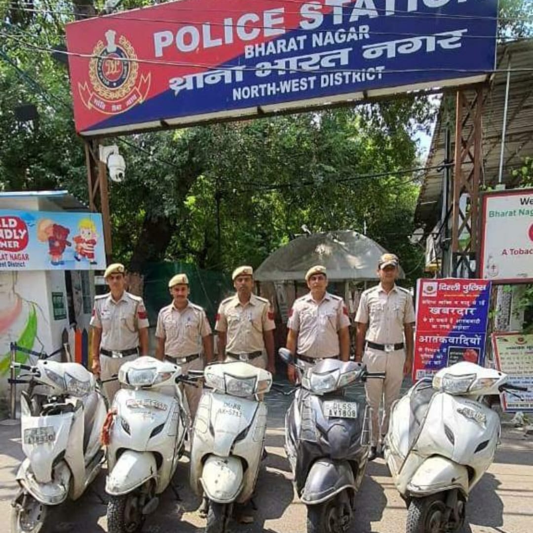 Under Operation SAJAG, staff of PS Bharat Vihar nabbed 2 notorious auto-lifters based on a tip off. 5 stolen two wheelers recovered. Both accused are habitual offenders involved in various cases of theft & snatching. Further investigation is on. #DelhiPoliceUpdates