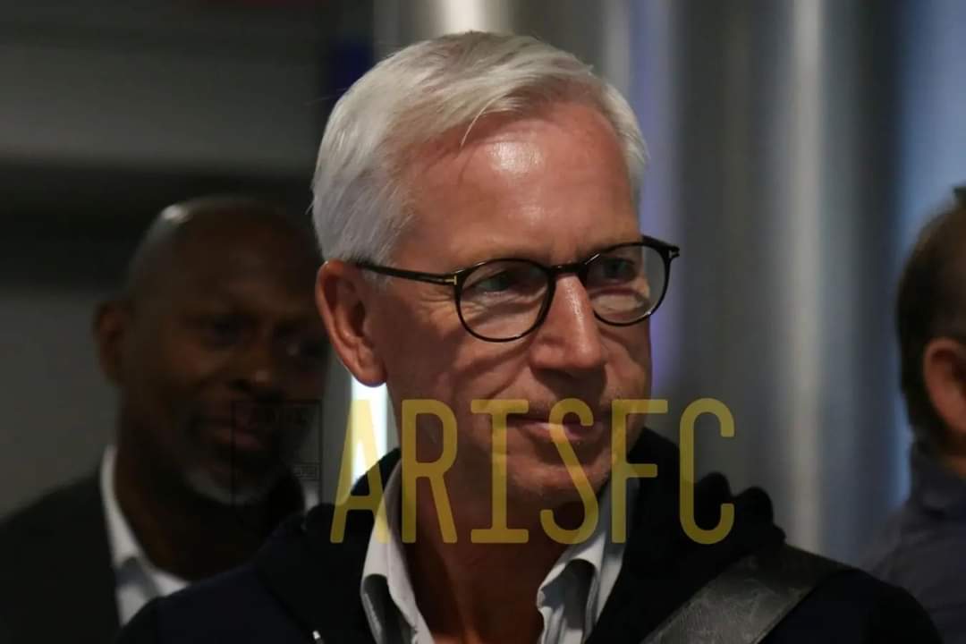 ARIS__FC's tweet photo. 📸: Ο Alan Pardew στη Θεσσαλονίκη! 🌍🛬
🟡⚫
#ARISFC
#Pardew https://t.co/sEKnvSOzO2