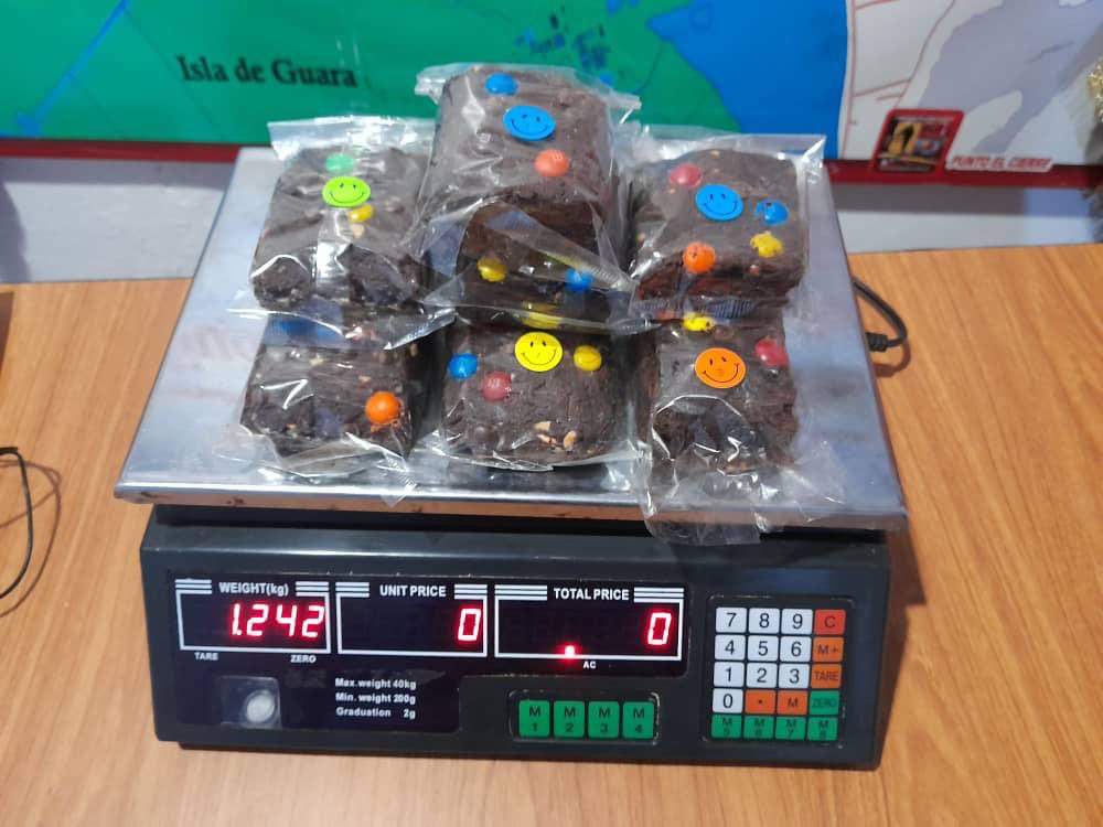 emanuelchirino7's tweet photo. #EsNoticia || ¡INCREÍBLE! Detenidos ciudadanos asociados a grupos TANCOL, quienes intentaban comercializar tortas de marihuana. Venezuela combate el narcotráfico, para su desilusión los venezolanos no consumen drogas.
#VenezuelaMultiproductiva https://t.co/cQYK8QysxD