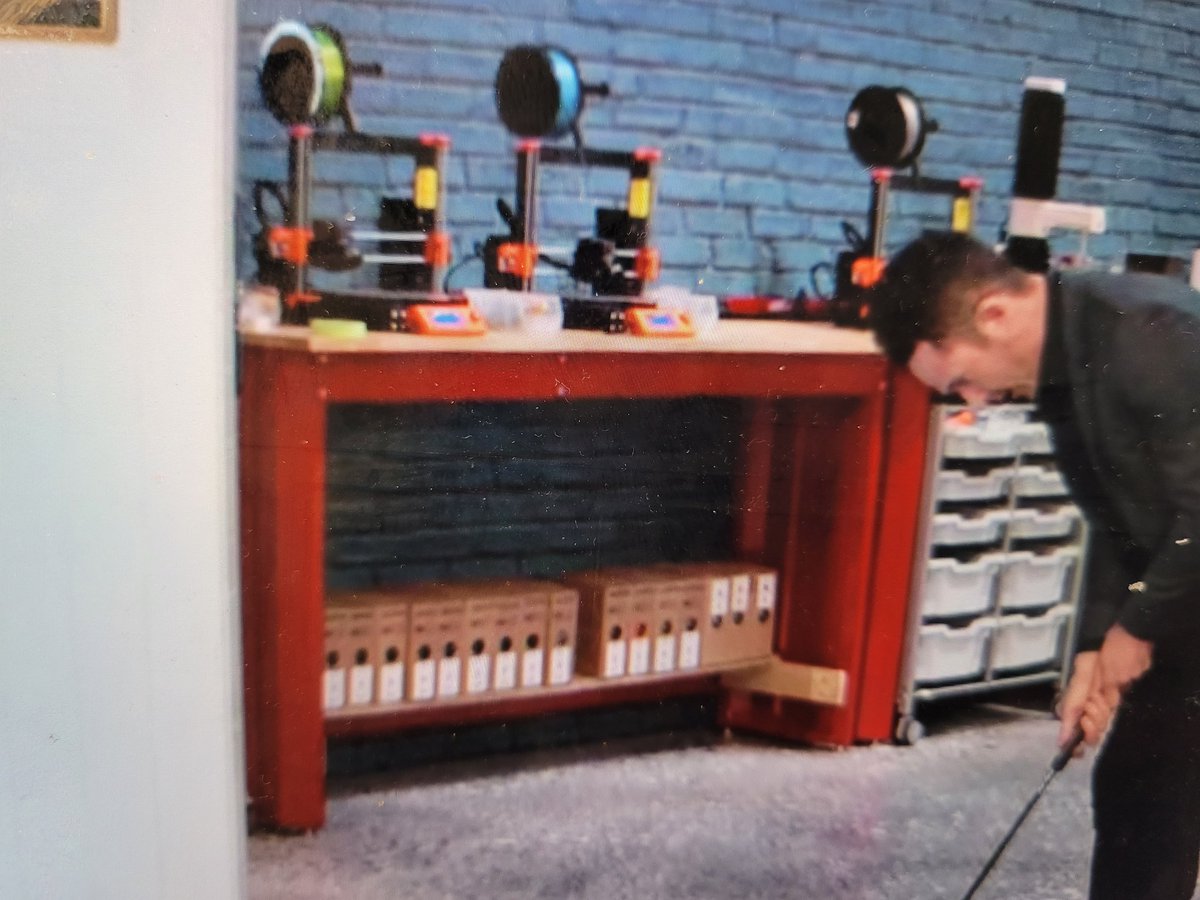 WinnieDaPrinter's tweet photo. Love seeing all the Mk3s...& all the beautiful @prusament..But your print is failing behind you! @josefprusa #BakingImpossible @netflix (also..I don't think Prusa sells anything that's "food safe"..But thats a story for another time..) is it weird that i was so happy to see them! https://t.co/3paOfoT35k