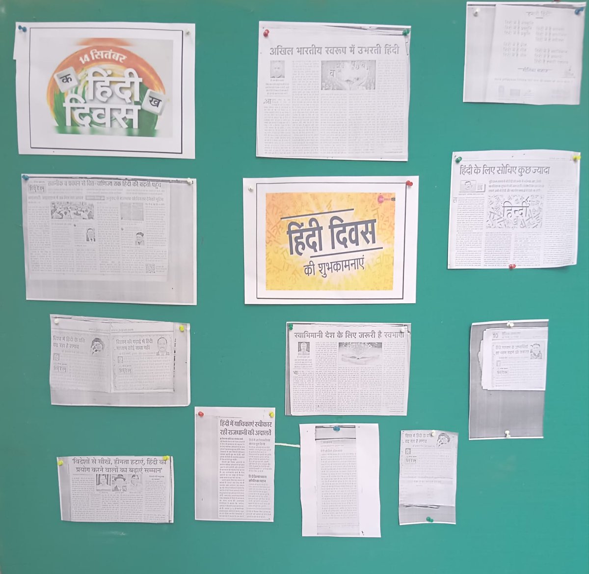 delhipublibrary's tweet photo. #हिंदी_दिवस केअवसर परआज दिनांक14.09.22को दि.प.ला.केन्द्रीय पुस्तकालय में पाठकों के लिए #राजभाषा_हिंदी तथा #हिंदी_भाषा के उत्थान से संबंधित पुस्तकें प्रदर्शित की गई l  इस विषय पर समाचार पत्रों पर प्रकाशित लेखों ���ो भी प्रदर्शित किया गया l 
 #AmritMahotsav @MinOfCultureGoI @M_Lekhi https://t.co/oq4R5LvzeA