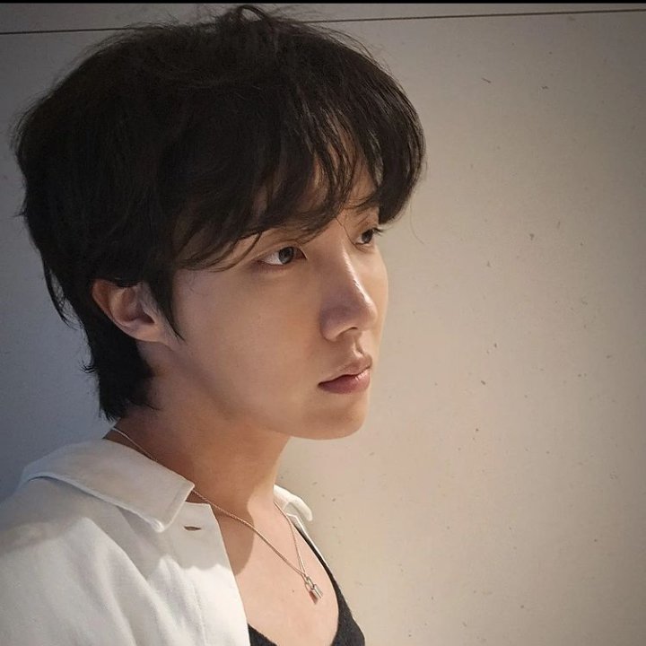 BTS_twt_JHOSEOK's tweet photo. Hope is hereeeee https://t.co/EXV5ibvAHm