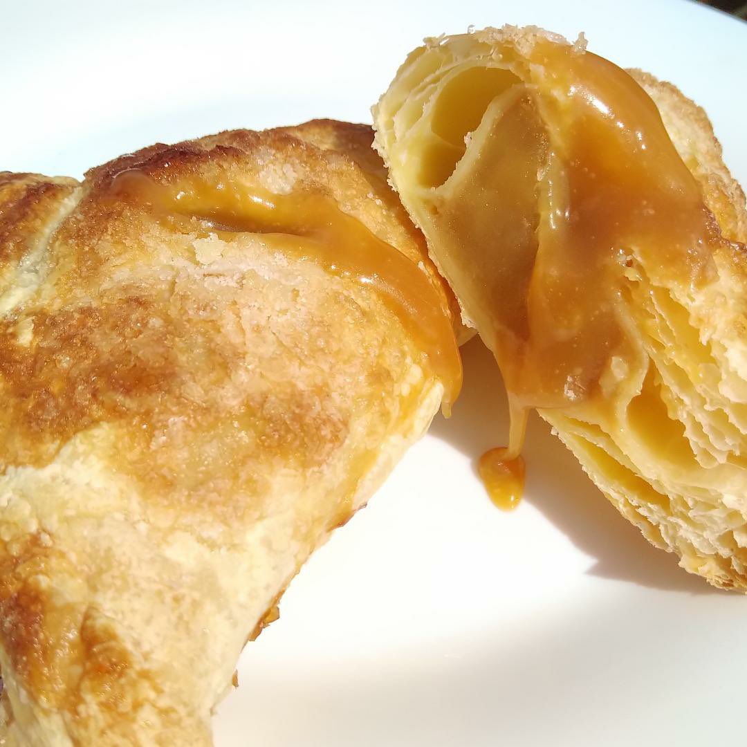 All of this TVC deliciousness and more arrived at the wonderful <a href="/cafembriki/">Cafe Mbriki</a> in #Leicester city centre this morning 😁

Head to 10 Carts Lane for Rose &amp; Pistachio Gateau, Almond and Cherry Tart, Butterscotch Tart, Caramel Apple Turnovers, Mille-Feuille and much more too!