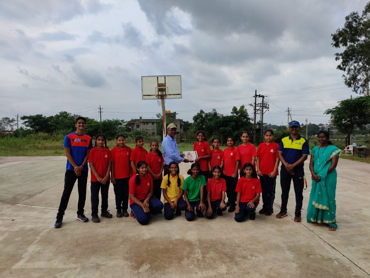 Glimpses of the taluk level #baskteball tournament conducted at the @klesociety1916 school in Nipani. The U14 boys and Girls were winners, while the U17 boys and girls were winners and runners up, respectively.
