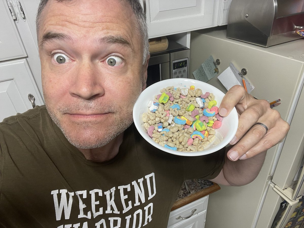 DanielOerther's tweet photo. Question: what’s exciting in your life? Me: BOOM. Mic drop. Just tried the new marshmallow #MagicGems in @LuckyCharms. Living a #CharmedLife w/@sarahoerther https://t.co/fsHigyOCC4