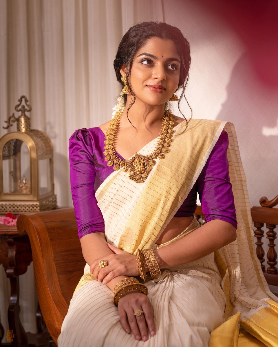 kerala9's tweet photo. Nikhila Vimal in set saree photoshoot https://t.co/8jtvly5blD
#nikhilavimal #actress #setsaree #fashion #happiness #latest #traditional #fashionstyle #kerala9 #celebrity #style #look #hope #love
@Nikhilavimal1 https://t.co/1OWm4CmFoN