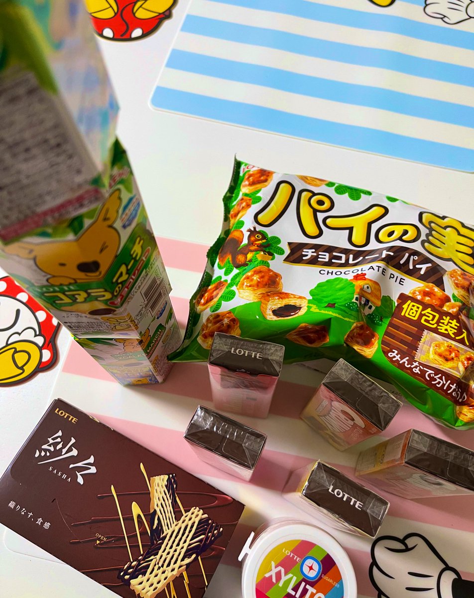 Frap_kieee's tweet photo. しぐさの為にローソンで買ってきたぁ\(`•ω•´)/
甘いもの大好きマーちゃんに分けてあげたい...w
(*´･🐽･)(･🐽･`*)ﾌﾞｰ(*´･🐽･)(･🐽･`*)ﾌﾞｰ
 #ドラクエ10 https://t.co/6Zrz5VSAd4
