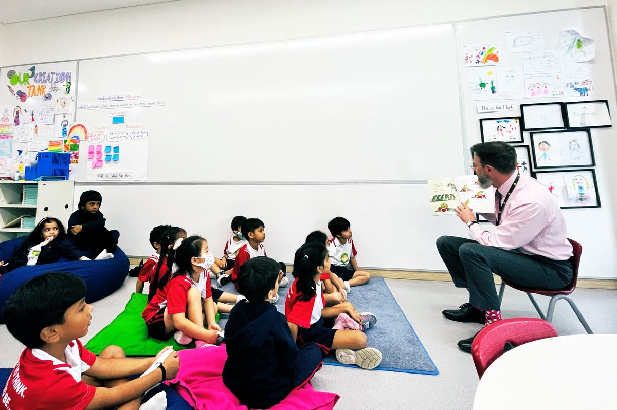 sht22293's tweet photo. #WordWednesday Read aloud with Mr.Bengt is Skg #Aquarium. We love to explore new books and learn new words everyday @oismumbai. @ey_ois @lisakatehughes @veenadsilva @archana2804 @crissy285 #pyp #ibeducator #learners4lyf https://t.co/GrThInCBCk