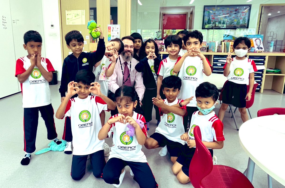 sht22293's tweet photo. #WordWednesday Read aloud with Mr.Bengt is Skg #Aquarium. We love to explore new books and learn new words everyday @oismumbai. @ey_ois @lisakatehughes @veenadsilva @archana2804 @crissy285 #pyp #ibeducator #learners4lyf https://t.co/GrThInCBCk