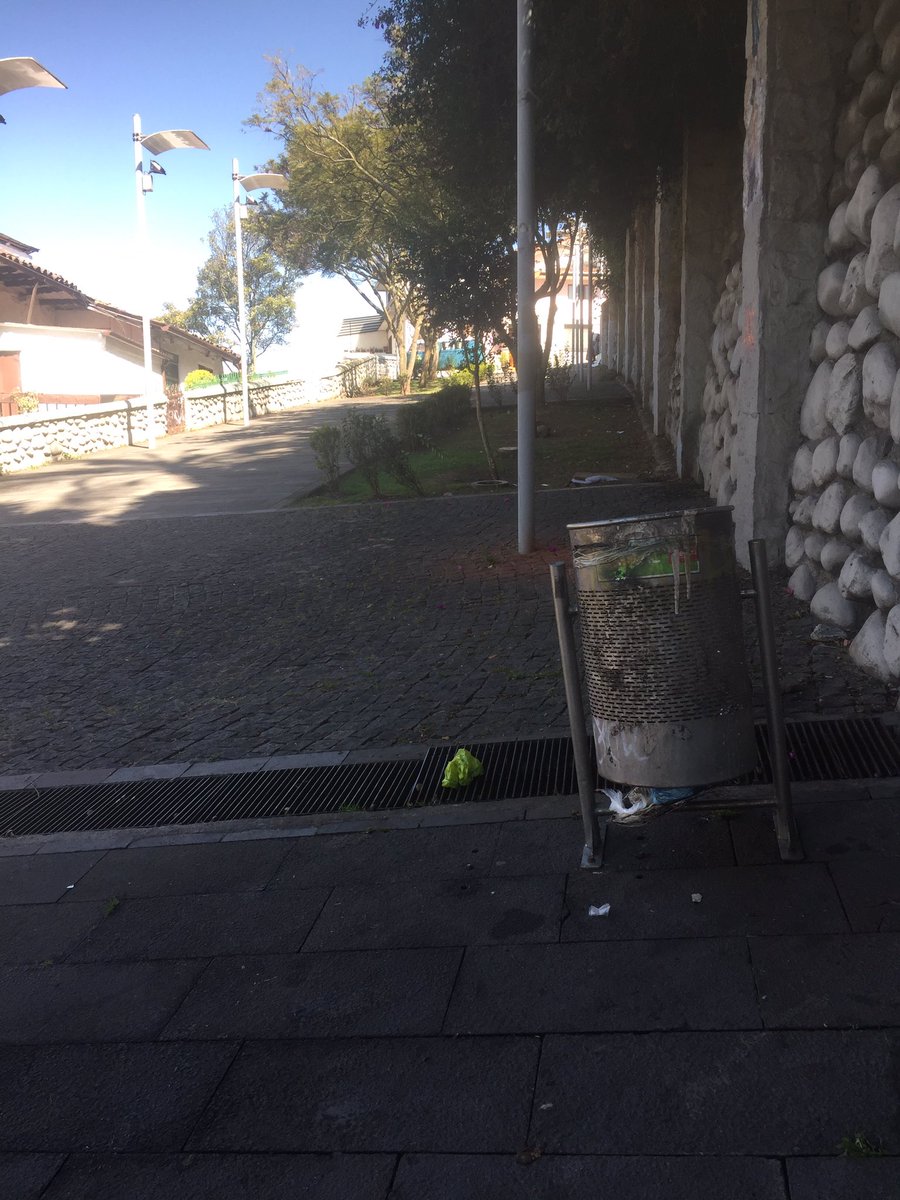 Srs <a href="/pedropalaciosu/">Pedro Palacios U.</a> <a href="/emac_ep/">EMAC EP</a> hay que cambiar este basurero por favor. Está en la subida de El Padrón. Gracias