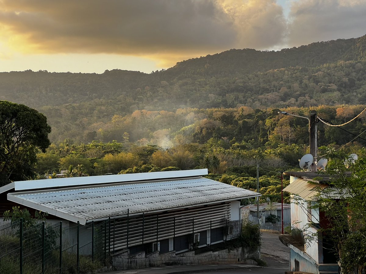 Vues depuis mes salles de TD #cufrMayotte (hier et aujourd’hui)