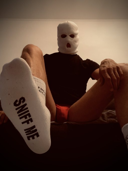 4 pic. Look at this #cashslave he knows his job.

Make the #cashmaster happy and don’t hesitate .

Link