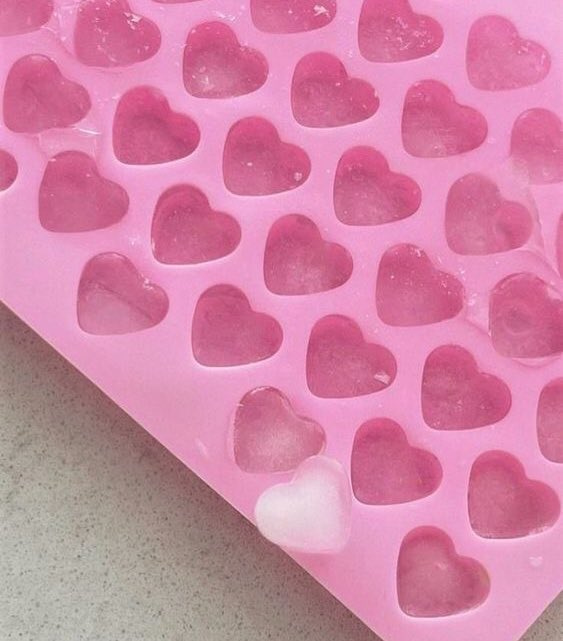 BlossomyBri's tweet photo. heart shaped ice ♡ https://t.co/H4i3mifRIK