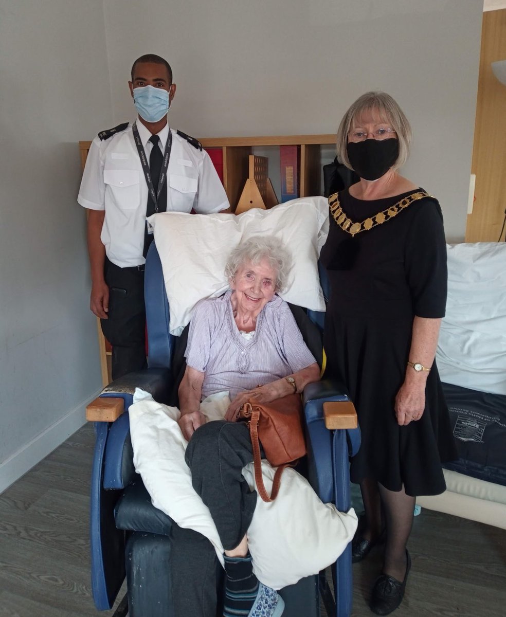 LordMayorOfNottm (@lordmayornottm) on Twitter photo I've been very touched by the welcome I've received from residents and staff at our care homes who have appreciated the chance to sign the book of condolence. This lovely lady and her family gave me permission to share her photo. <a href="/MyNottingham/">🏹 My Nottingham</a> @SafeNottm I've been very touched by the welcome I've received from residents and staff at our care homes who have appreciated the chance to sign the book of condolence. This lovely lady and her family gave me permission to share her photo. <a href="/MyNottingham/">🏹 My Nottingham</a> @SafeNottm