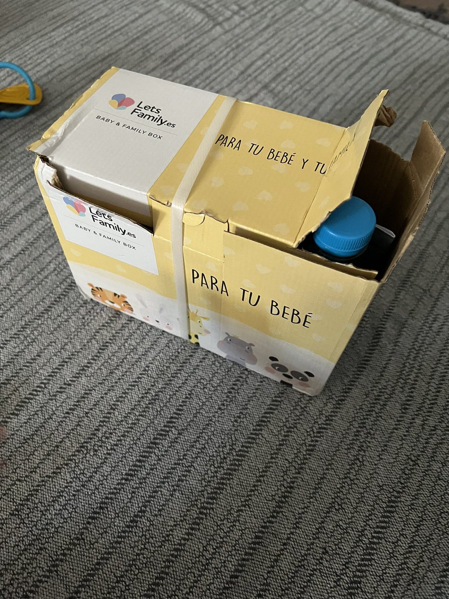 En este estado acabo de recibir este paquete, muy mal <a href="/CorreosExpress/">Correos Express</a>. Atentos <a href="/letsfamily_es/">LetsFamily España</a> porque recibir así los regalos no gusta nada.