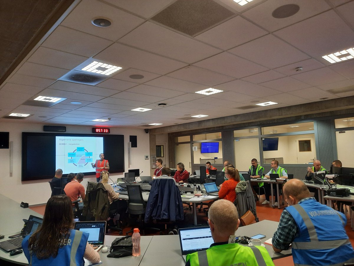 Noodplanning dat is ook oefenen met een ziekenhuis dat nog niet operationeel is om zo beter voorbereid te zijn. Leerrijke noodplanningsoefening Maternus met o.a. <a href="/ZNAwoordvoerder/">ZNA-Woordvoerder</a>, <a href="/ErikGenbrugge/">Erik Genbrugge</a>, <a href="/pvanthie/">Peter Van Thienen</a>,<a href="/Beeldensjan/">jan Beeldens</a>, <a href="/WouterBruyns/">Wouter Bruyns</a>, <a href="/BramDispa/">Bram Dispa</a> #Noodplanning #crisisbeheer