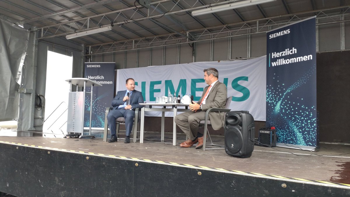 Grüner #Wasserstoff entsteht ab heute in einer neuen Anlage in Wunsiedel. <a href="/SiemensInfra/">Siemens Infrastructure</a> ist als Berater und Technologielieferant am Projekt beteiligt und legt damit einen weiteren Baustein für ein künftiges #SmartGrid. Auch <a href="/Markus_Soeder/">Markus Söder</a> betont die Bedeutung der neuen #Energie.