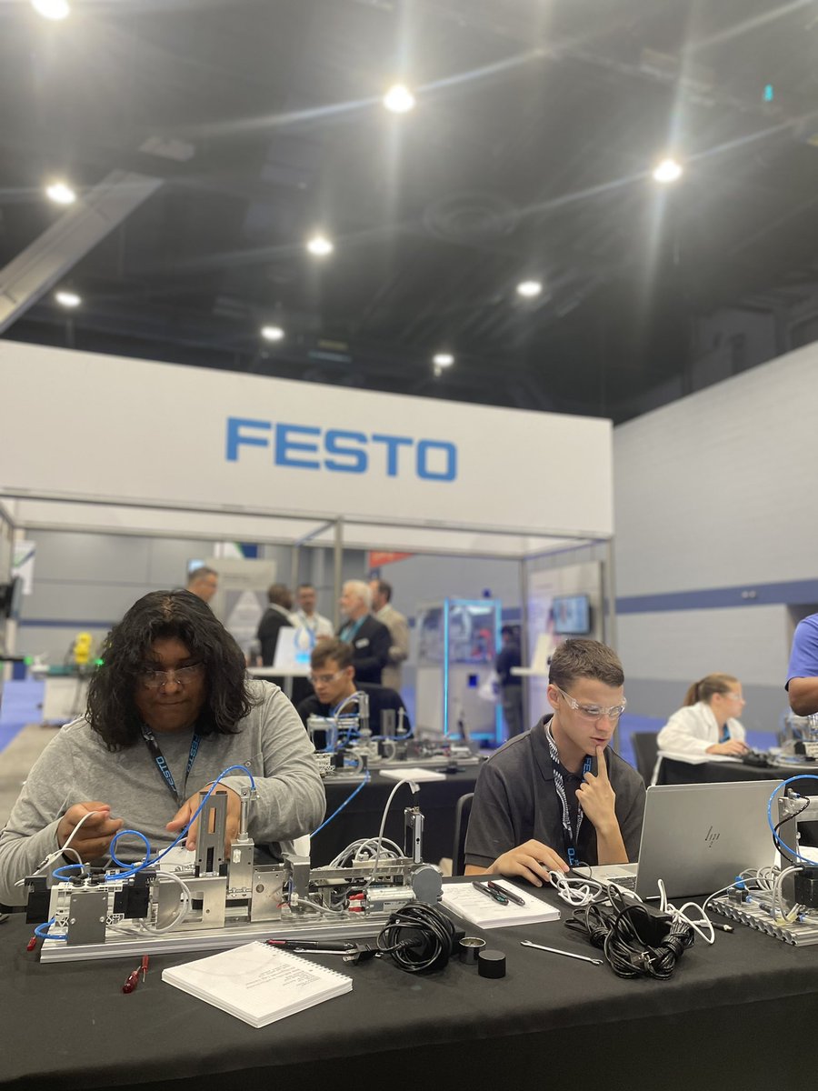 MCVSD_AME's tweet photo. Day 2 of the competition @IMTSchicago was a success. Mechatronics, industry 3.0 part of the competition is complete. On to the 4.CORE part of the competition. Good luck Teo and Jake. @FestoDidacticHQ https://t.co/BWQ8U8uKf0