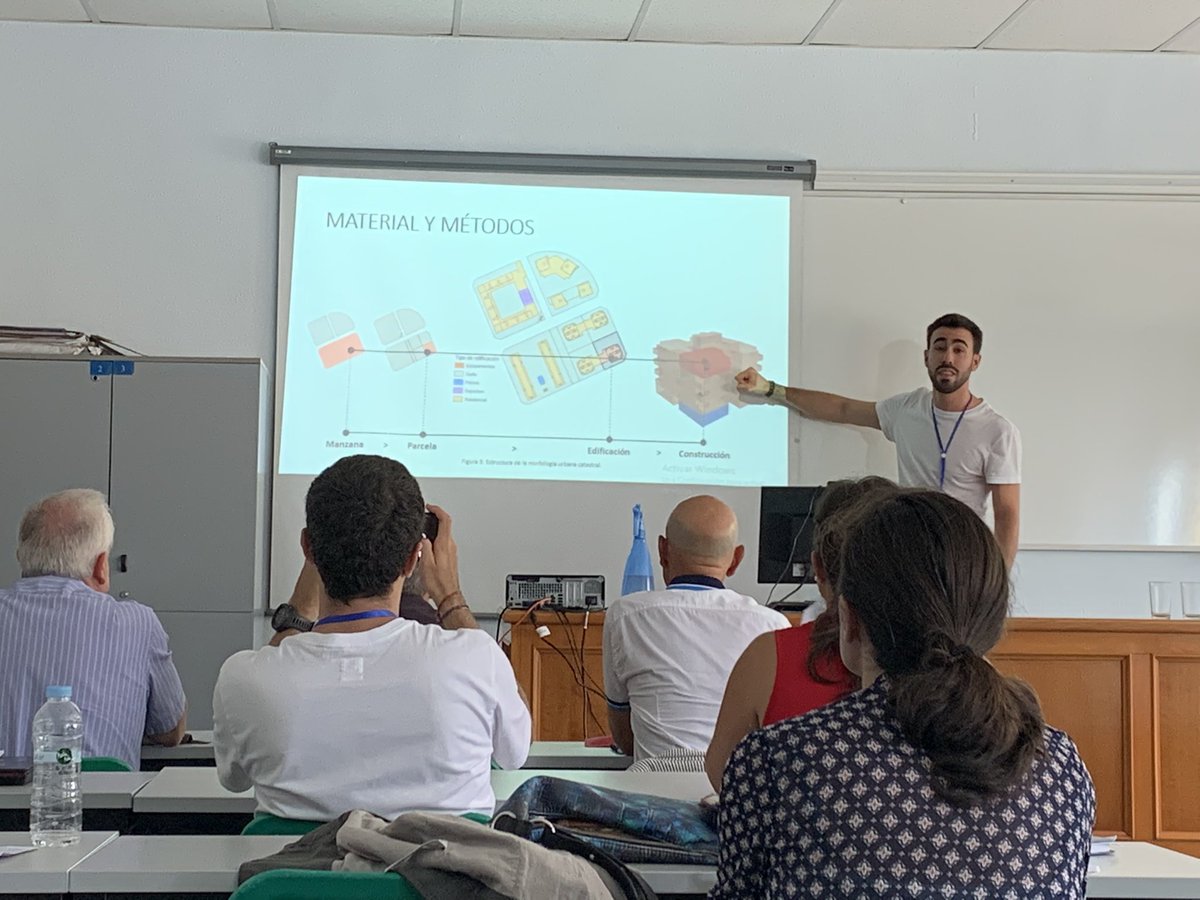 congresotig's tweet photo. Ramón Molinero nos ha ofrecido una comunicación muy interesante sobre un complemento de QGIS destinado a la clasificación de usos de suelo urbano a partir de información catastral. Se trata de un trabajo conjunto con N. Shurupov, V. M. Rodríguez y F. Aguilera. #CongresoTIG2022 https://t.co/lVSQberwiv