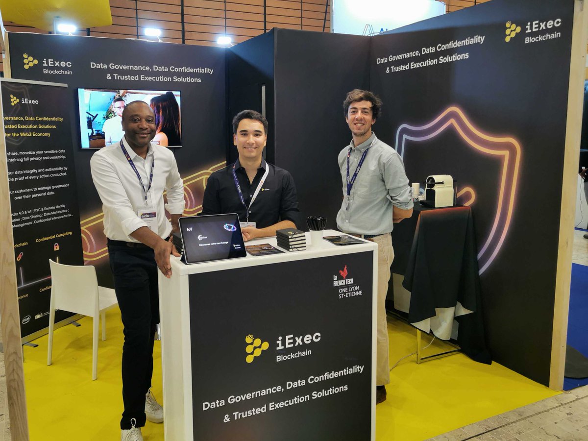 Meanwhile, Fancis, Marianne, Edouard, Nicolas, and Luis Carlos from the business team are are holding down the iExec booth at @SIDOevent