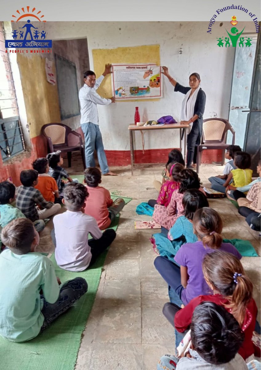 आरोग्य फाउंडेशन ऑफ़ इंडिया
संभाग - मध्यभारत
संच - झिरिनिया
आरोग्य सेविका विद्यालय संपर्क के दौरान बच्चों को पोस्टर के माध्यम से स्वछता के बारे समझाते हुए |
#ekal
#arogyafoundationofindia
#ngo
#sevika
#children
#posterpardarshan